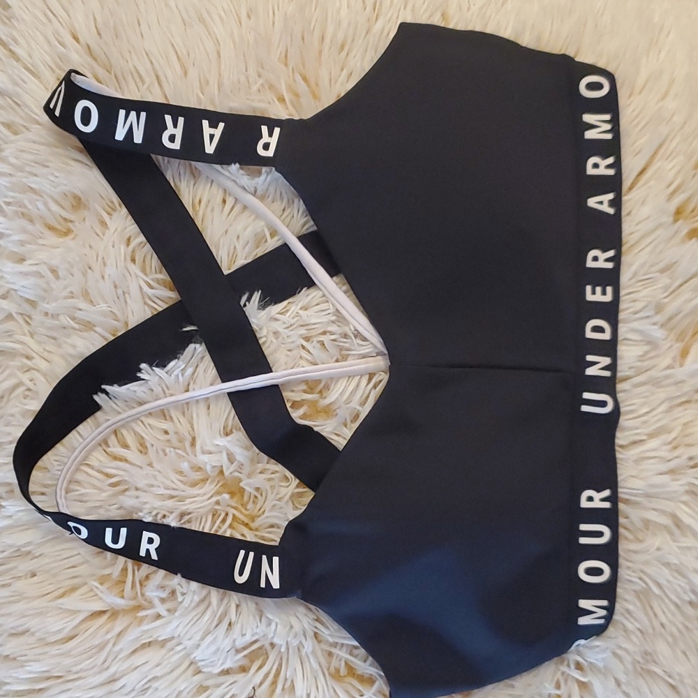 Under Armour Women's Black Sports Bra Size: Medium